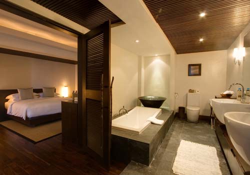 Abaca suite bathroom to bedroom