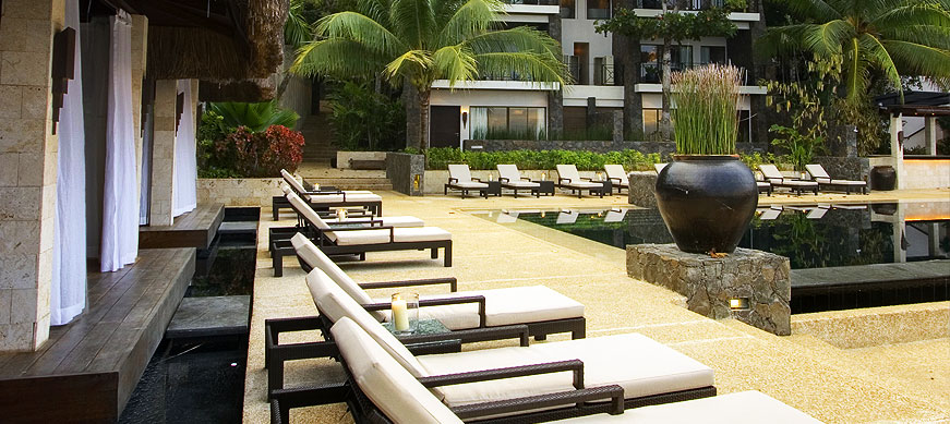 abaca resort poolside