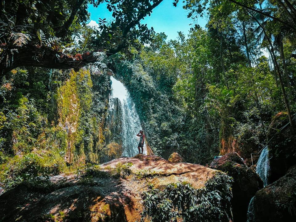 Inambakan Falls, Ginatilan | Photo by Venz Lester