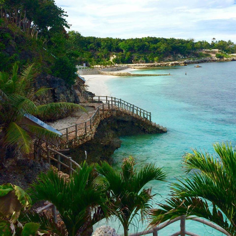 M Lhullier Beach, Camotes | Photo by Juan Hortellano