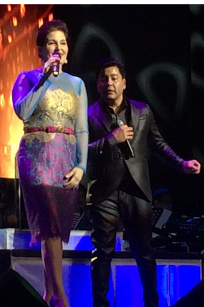 Martin and Jackie Lou Blanco performed "Friends In Love." Photo by Carlo Orosa