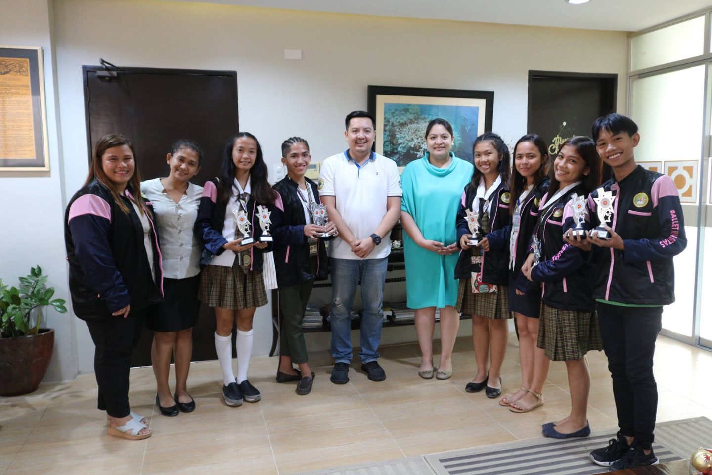 Mayor of Bogo, Carlo Martinez with the Vice Mayor of Bogo, Mayel Martinez with the City of Bogo Science and Arts students.
