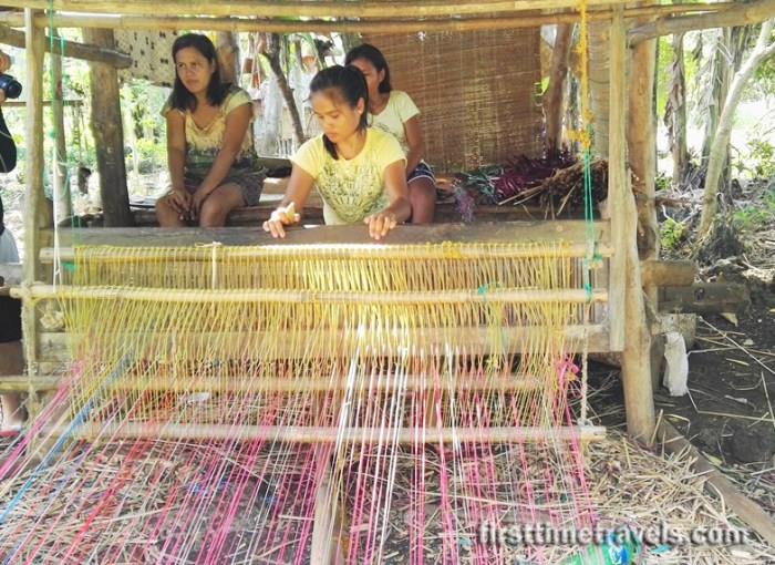 Weaving of Soli Soli Mat. Photo by firsttimetravels