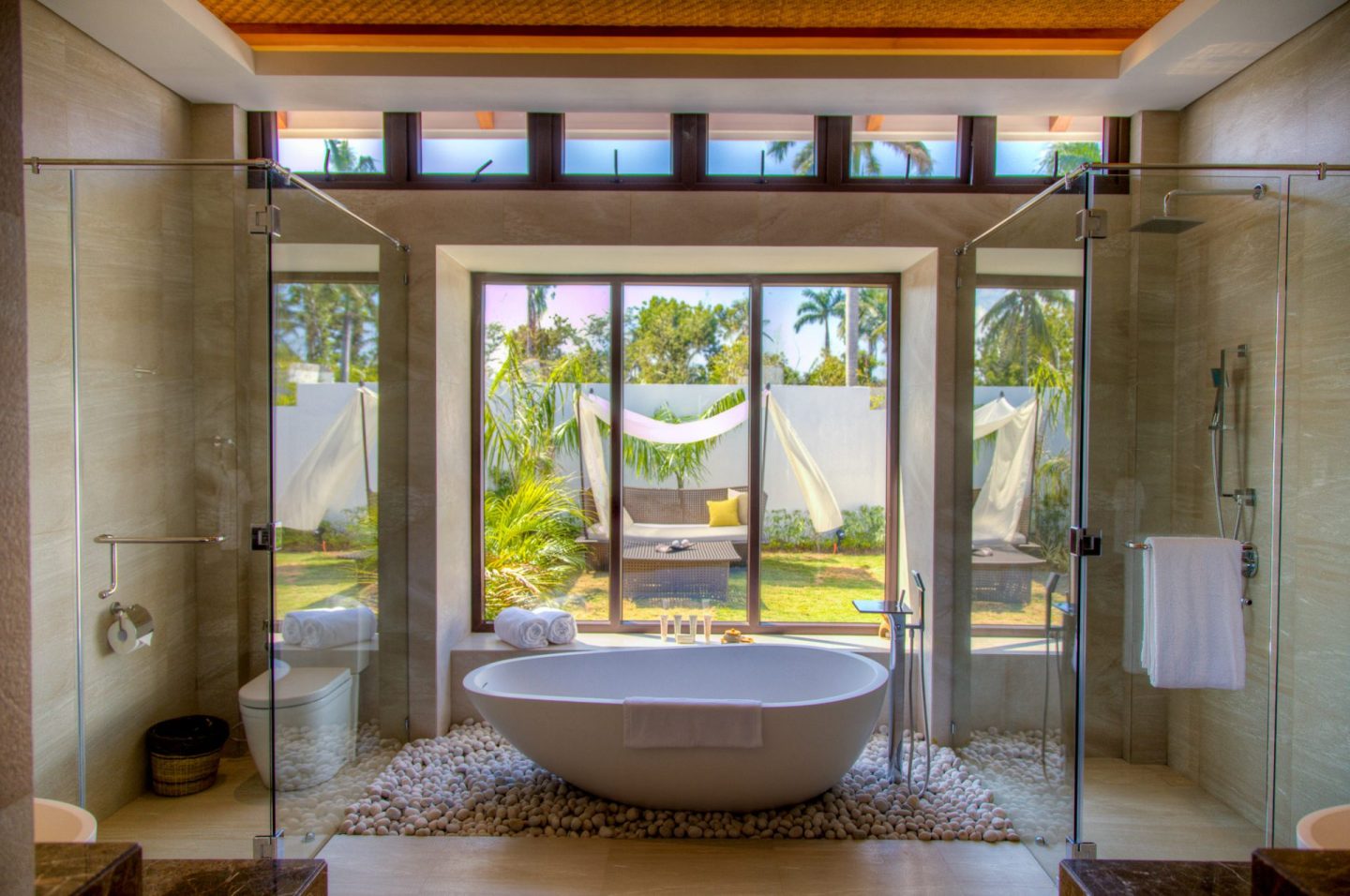 Bathroom for Garden, Beach and Ocean Pool Villa // Photo by Kandaya Resort 
